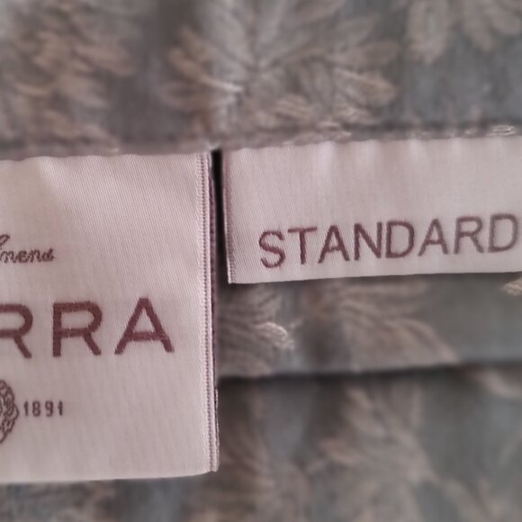 SFERRA GRETA QUEEN FLAT SHEET TWO STANDARD SHAMS  EGYPTIAN COTTON SEAMIST ITALY - Picture 4 of 9